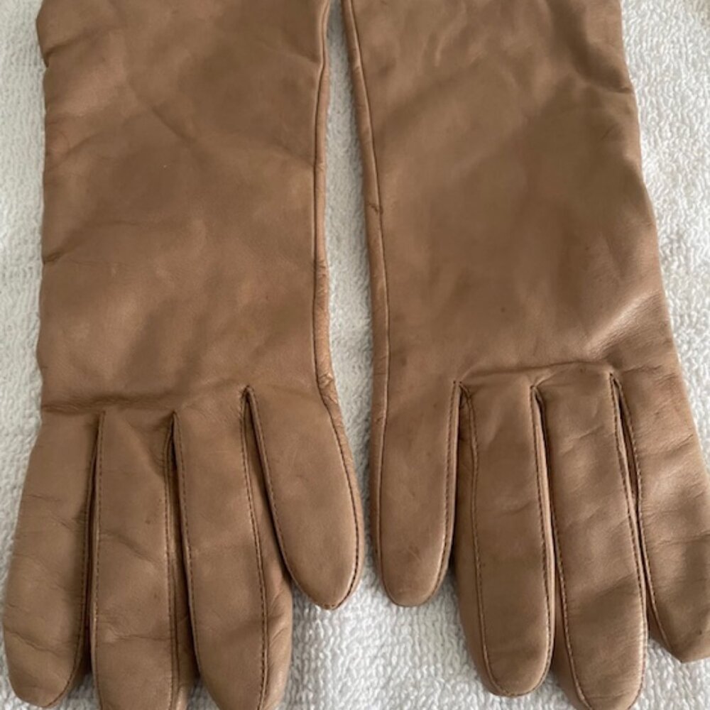 Fownes Genuine leather and cashmere lined gloves.